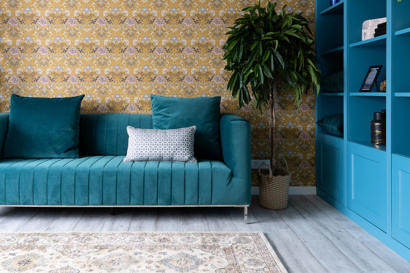 Яркое смешение стилей