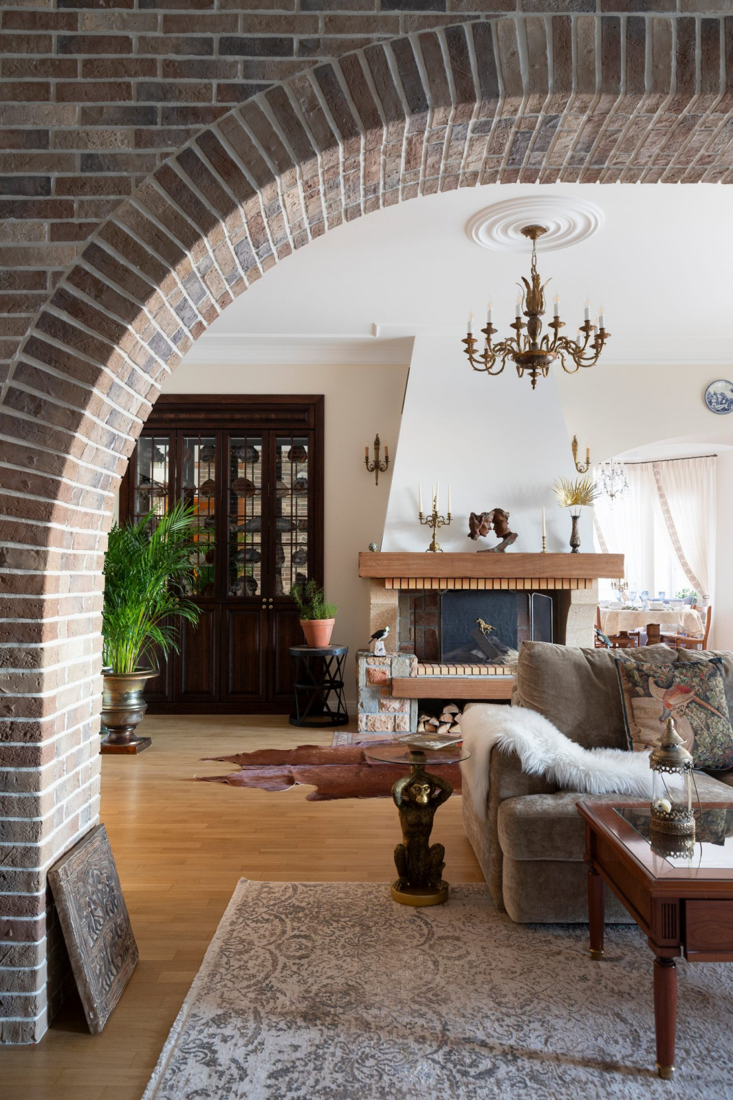 Гостиная с аркой