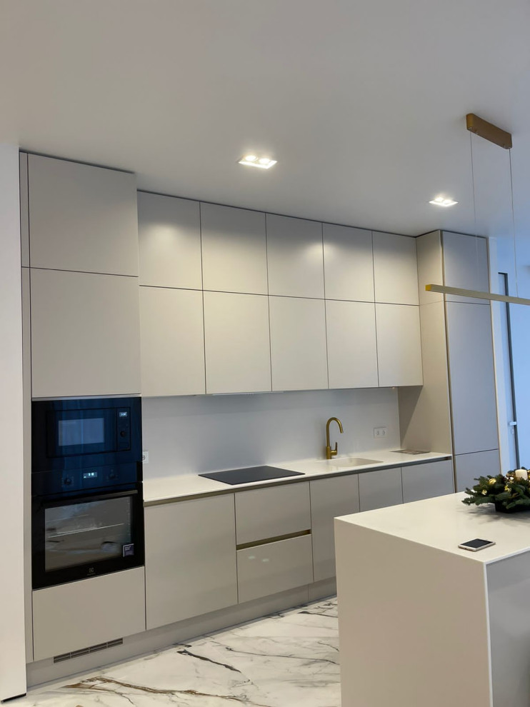 Solo в золотом профиле Gola