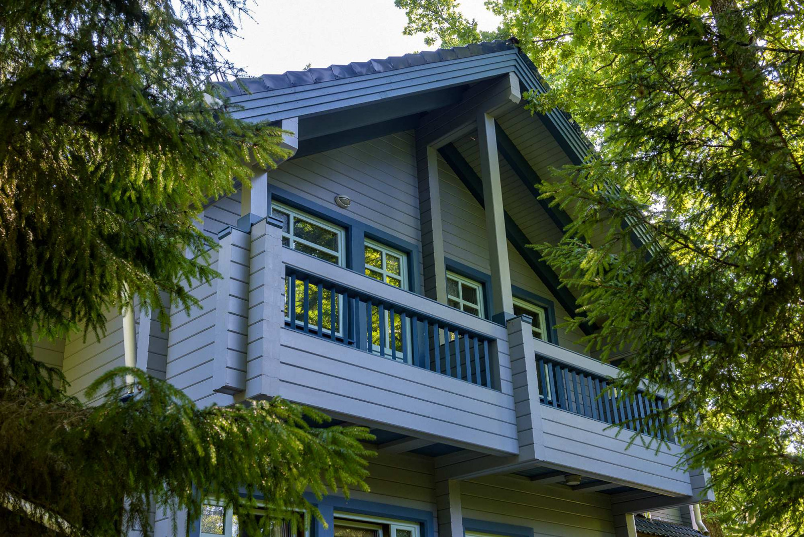 Лазурный дом из клееного бруса