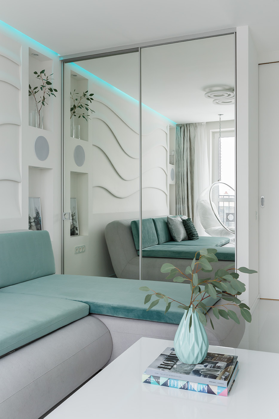 Диван в современном стиле