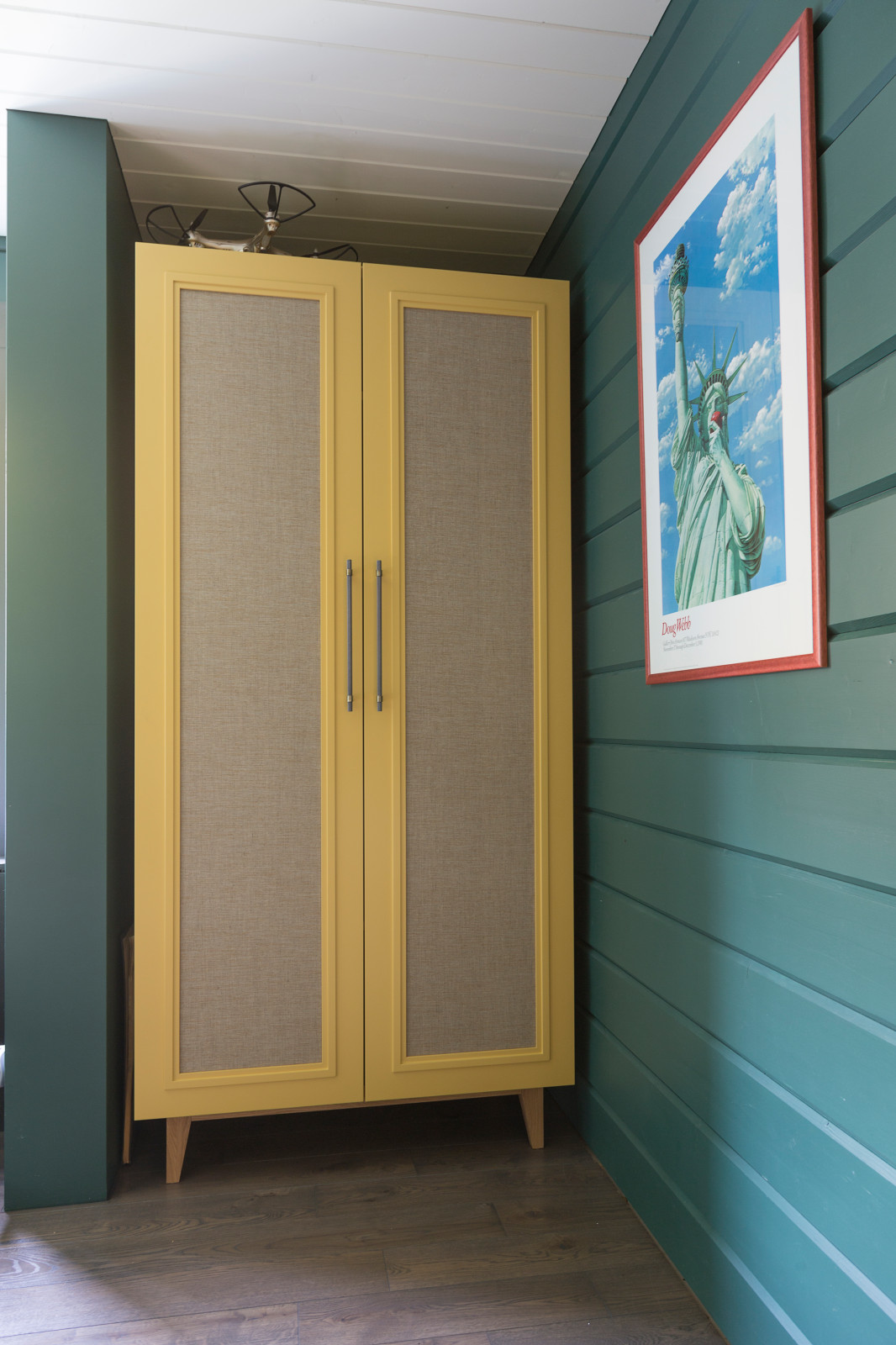 Встроенный шкаф из МДФ