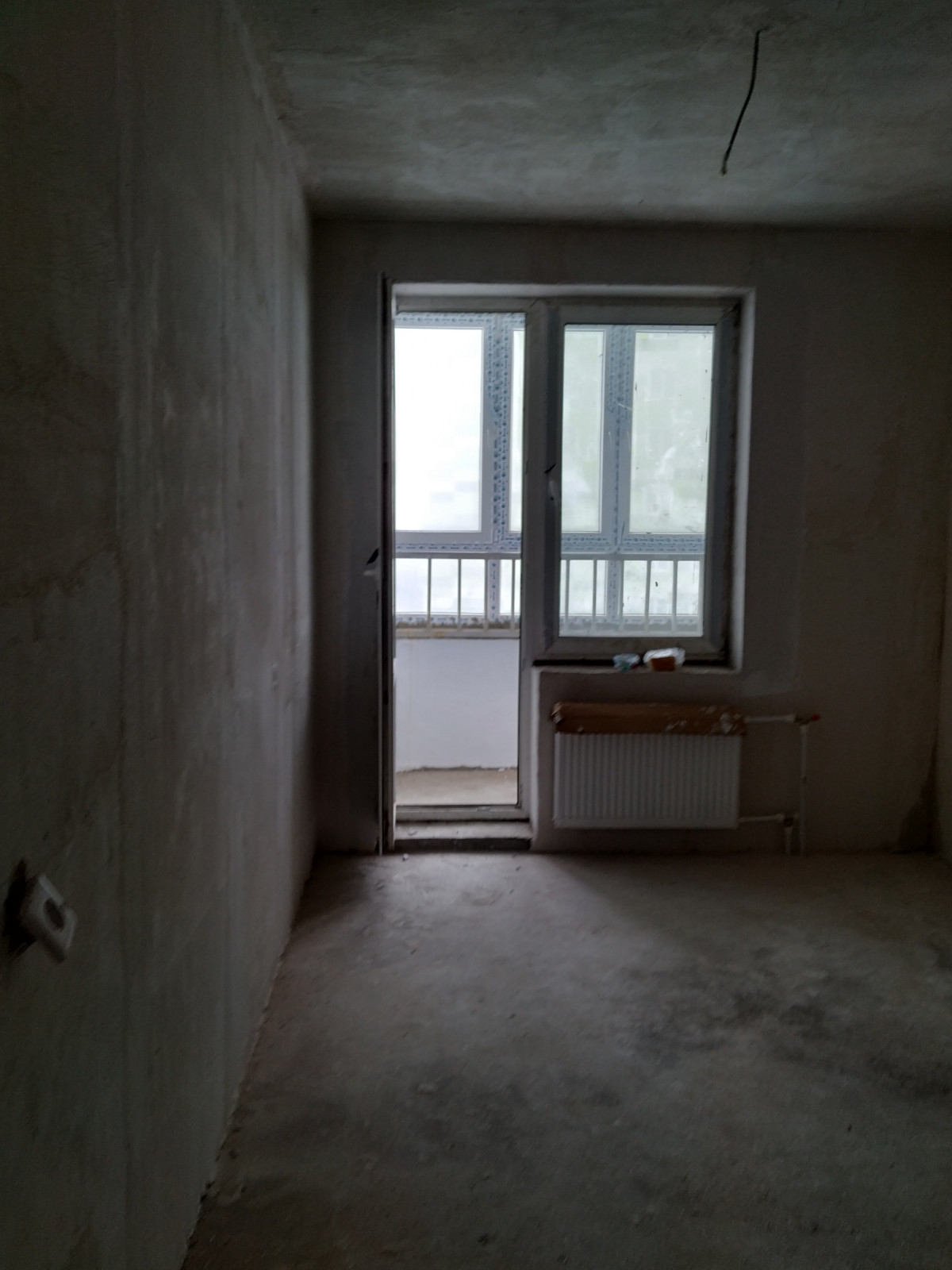 Кухня с латунным фартуком