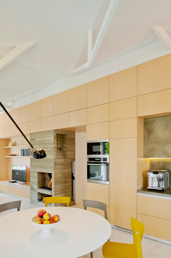 Houzz Литва: Квартира в Вильнюсе с необычным потолком и камином