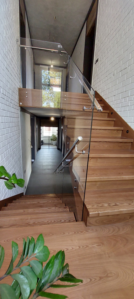 Лестничное ограждение из стекла.