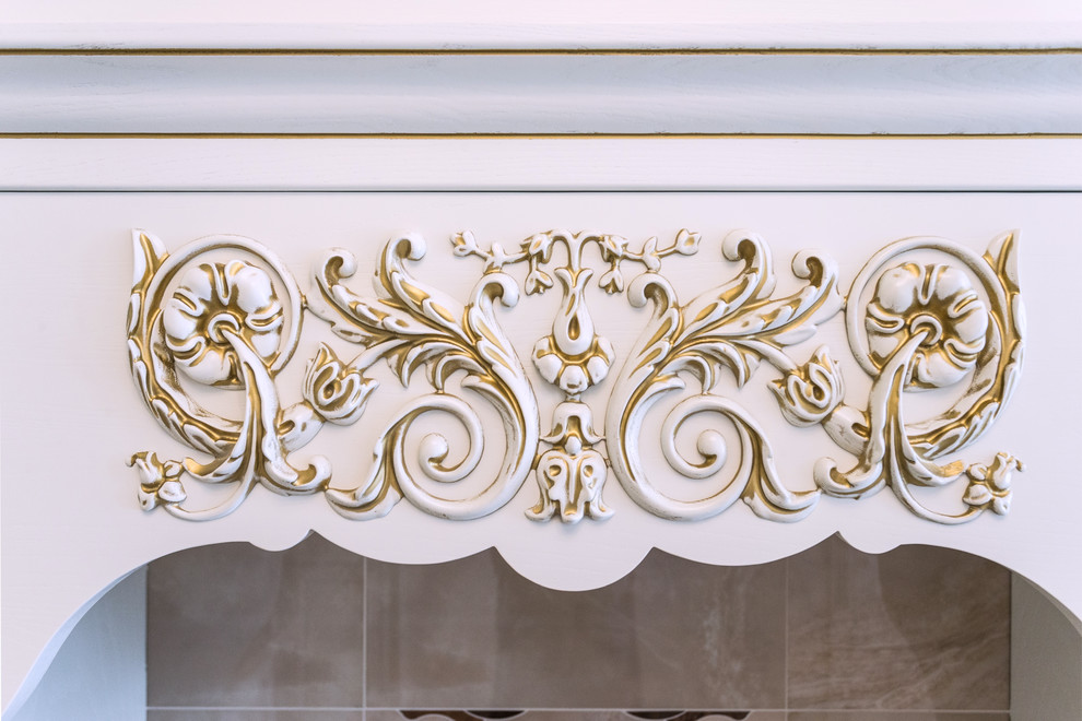 кухня , классика, фасад ясень под эмалью с патиной , столешница акрил