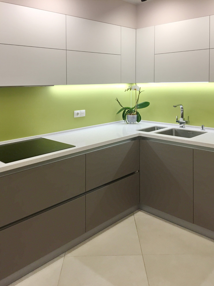 Кухня с профилем Gola