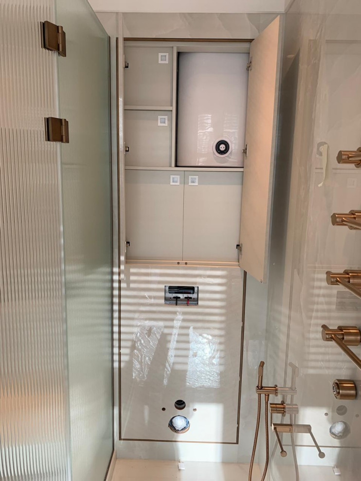 Шкаф над инсталляцией