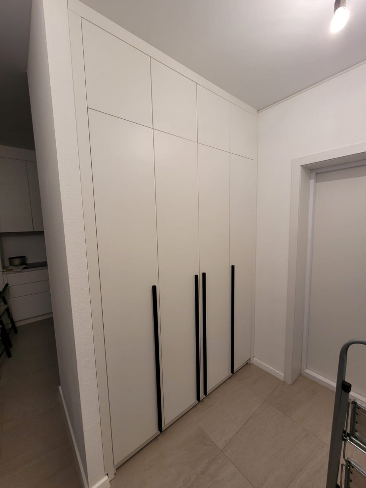 Встроенные распашные шкафы