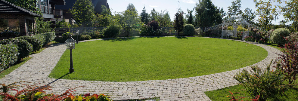 Сад на Пятницком шоссе.  Дизайнер Лариса Юрова