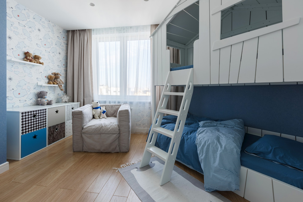 Квартира с радиусными панелями и глубокими цветами