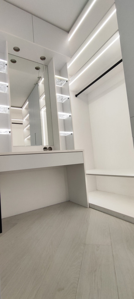 Минималистичная гардеробная