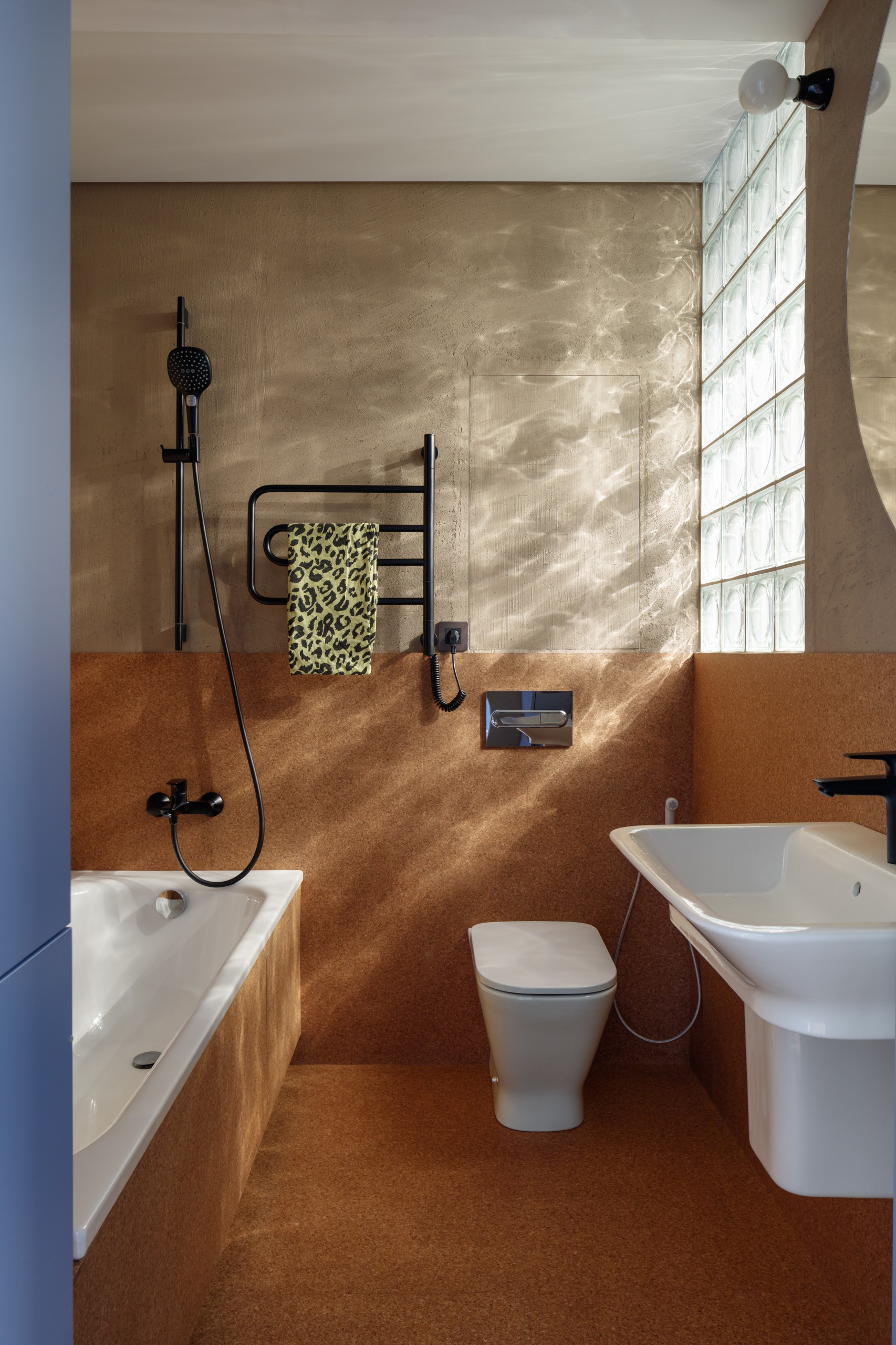 Houzz тур: Апартаменты 40 кв. м – из пробки и стеклоблоков