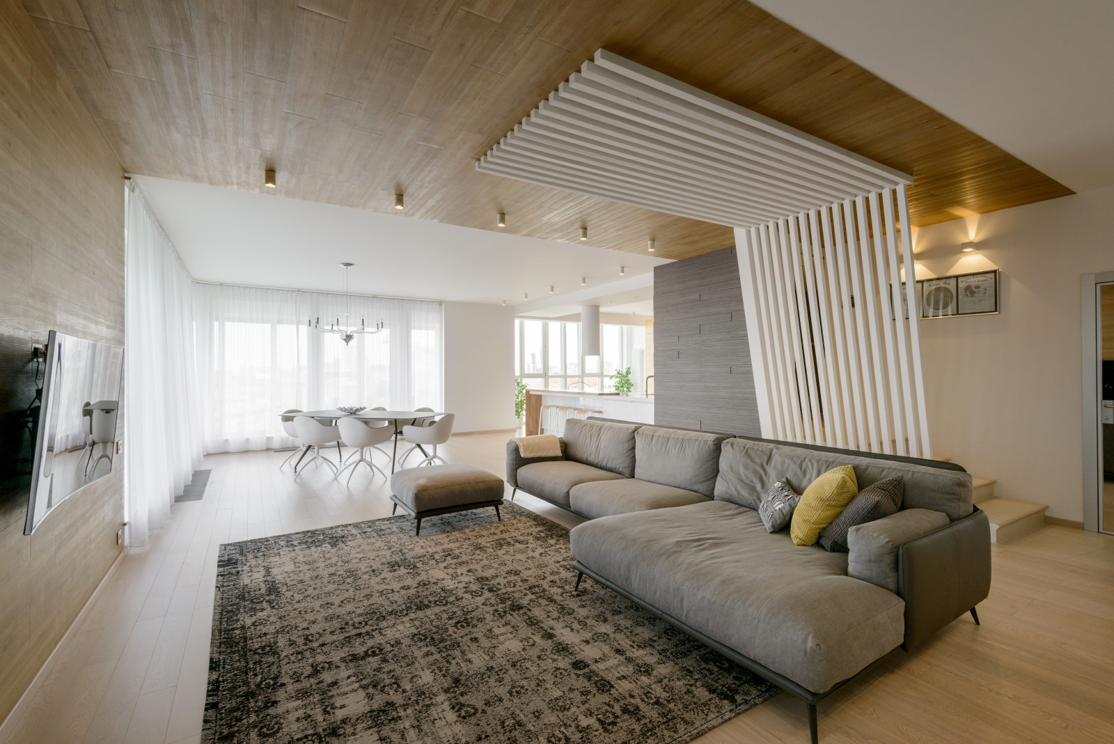 Современная квартира с Сибирским характером.