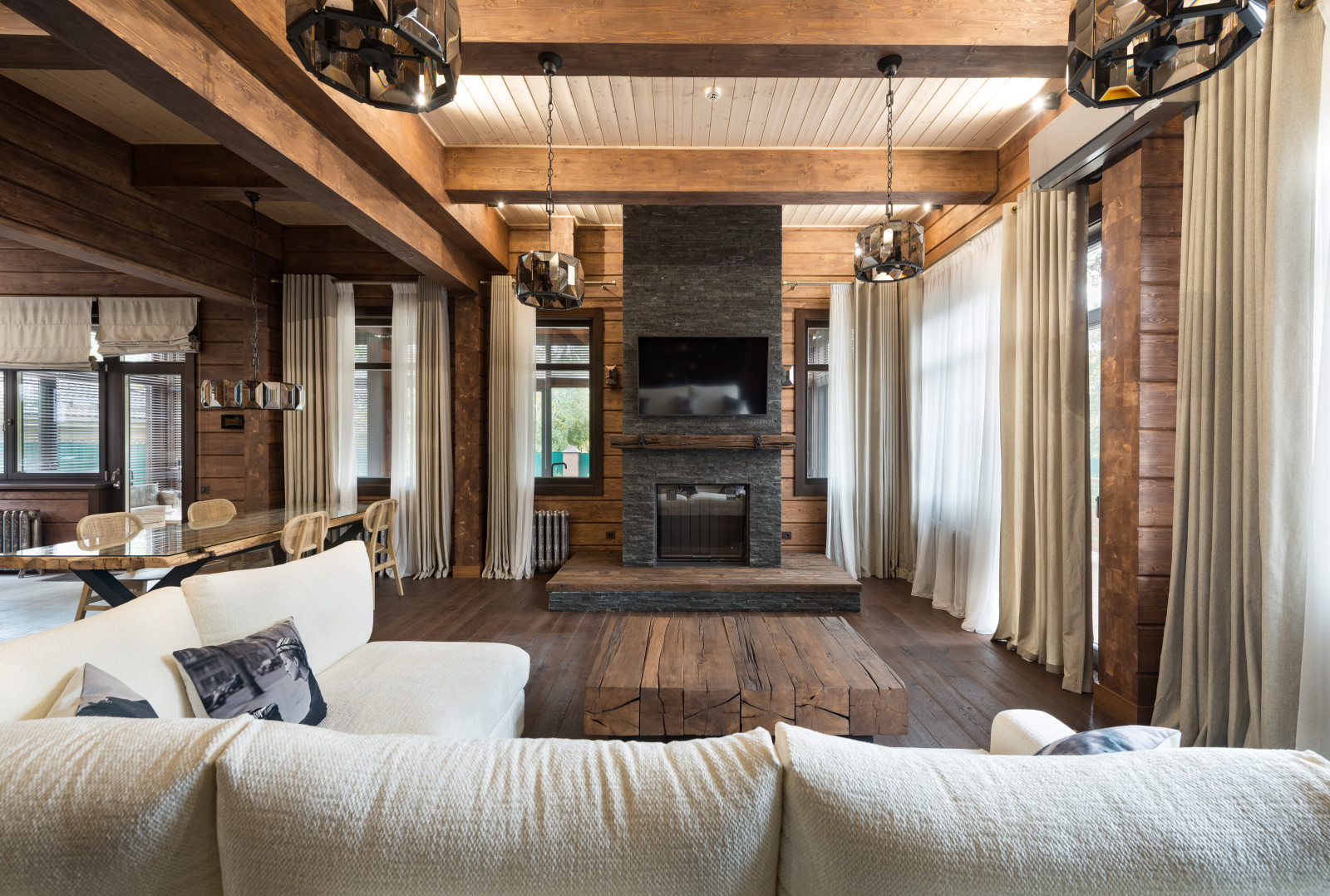 Остекление дома, веранды и гаража деревянными окна из сосны