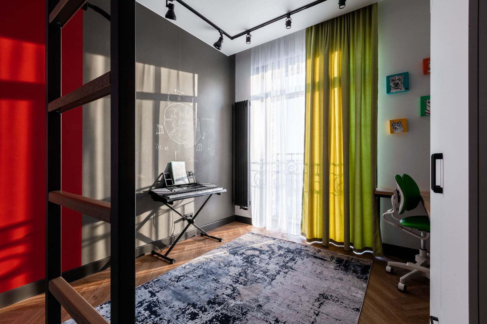 Винтаж в ярком интерьере 4-х комнатной квартиры