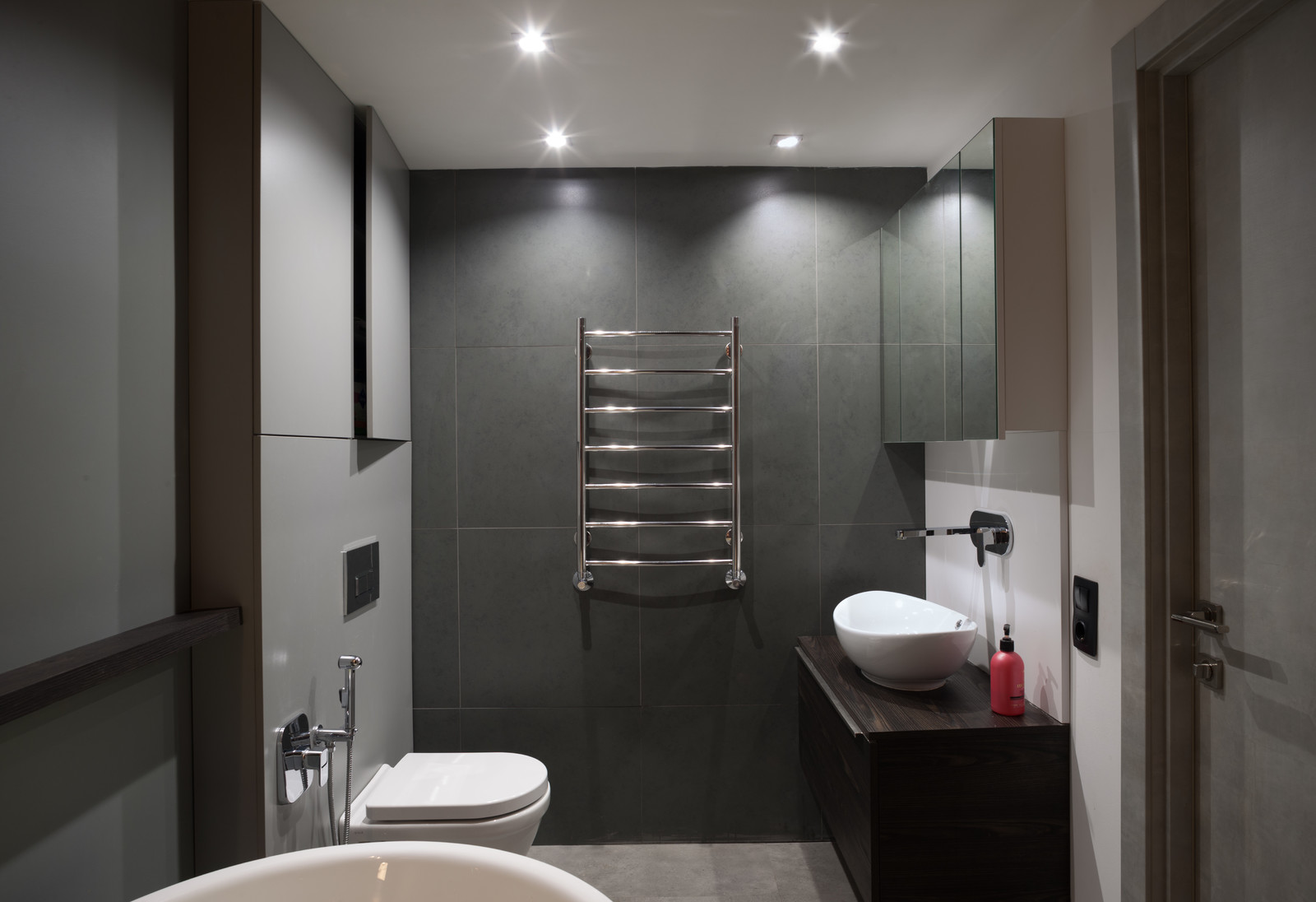 Дом с четырьмя лестницами