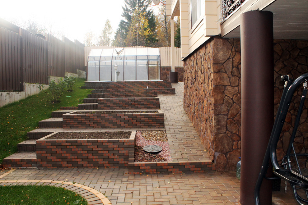 Дом из кирпича в Охтинском парке