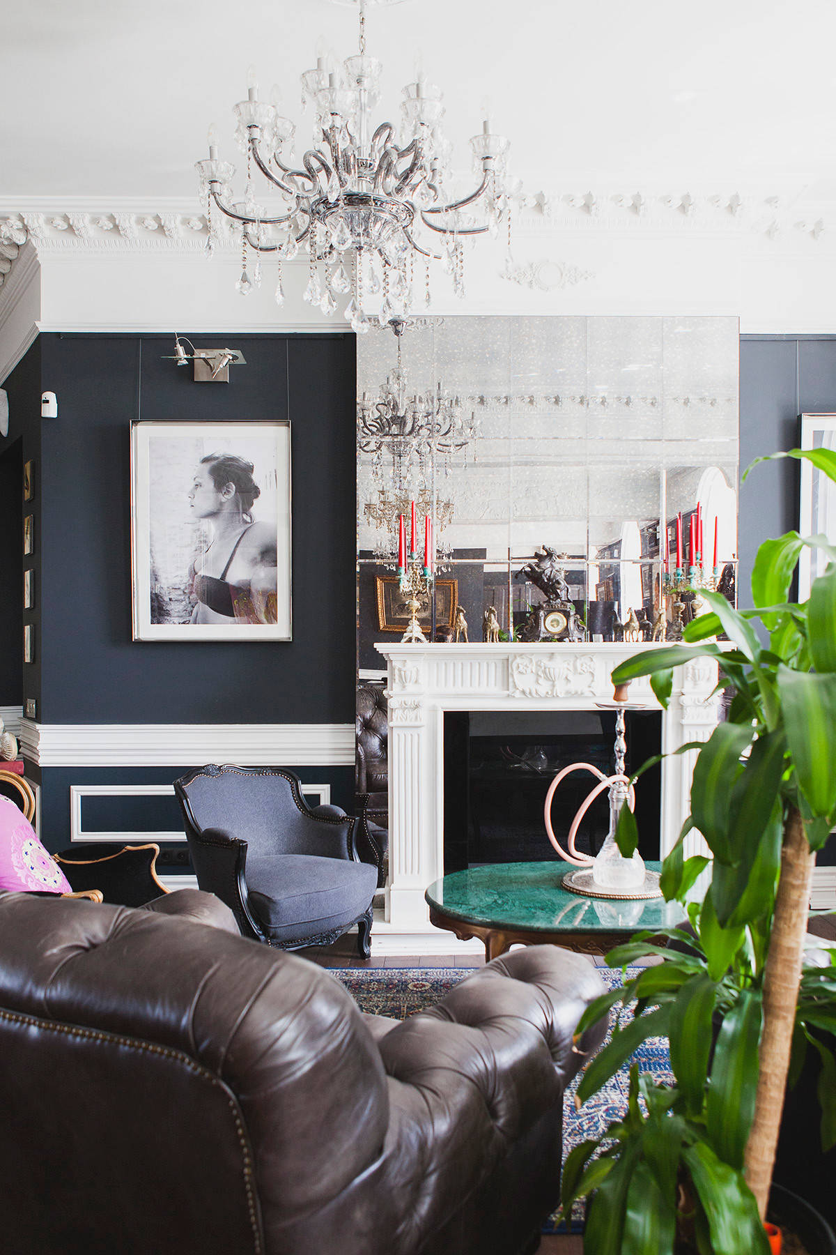 В гостях: Квартира с черными стенами напротив ипподрома