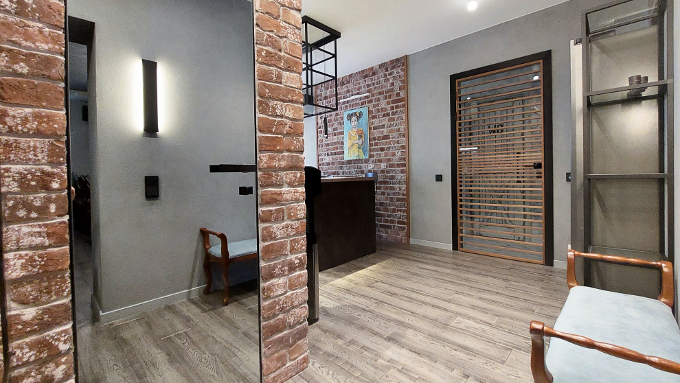 Квартира в Москве в стиле лофт, кухня, холл, санузел, кладовая. 2020 г.