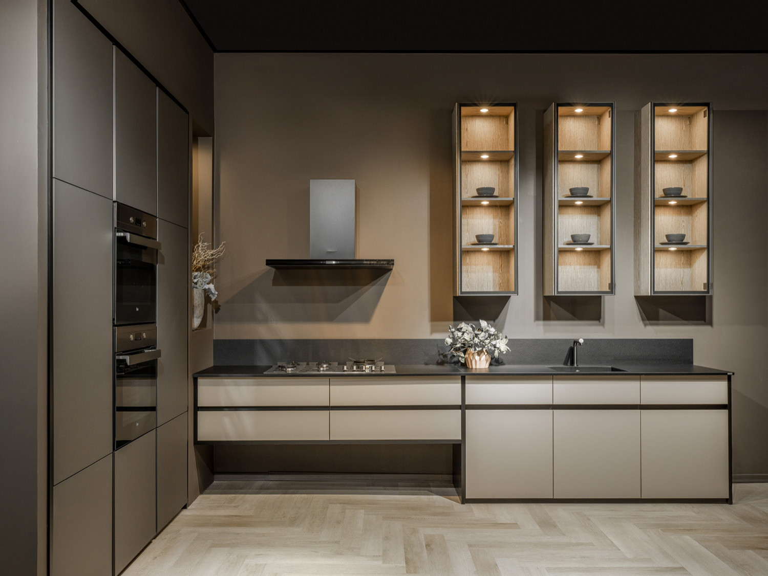 Обложка проекта: Кухня в ручкой Gola