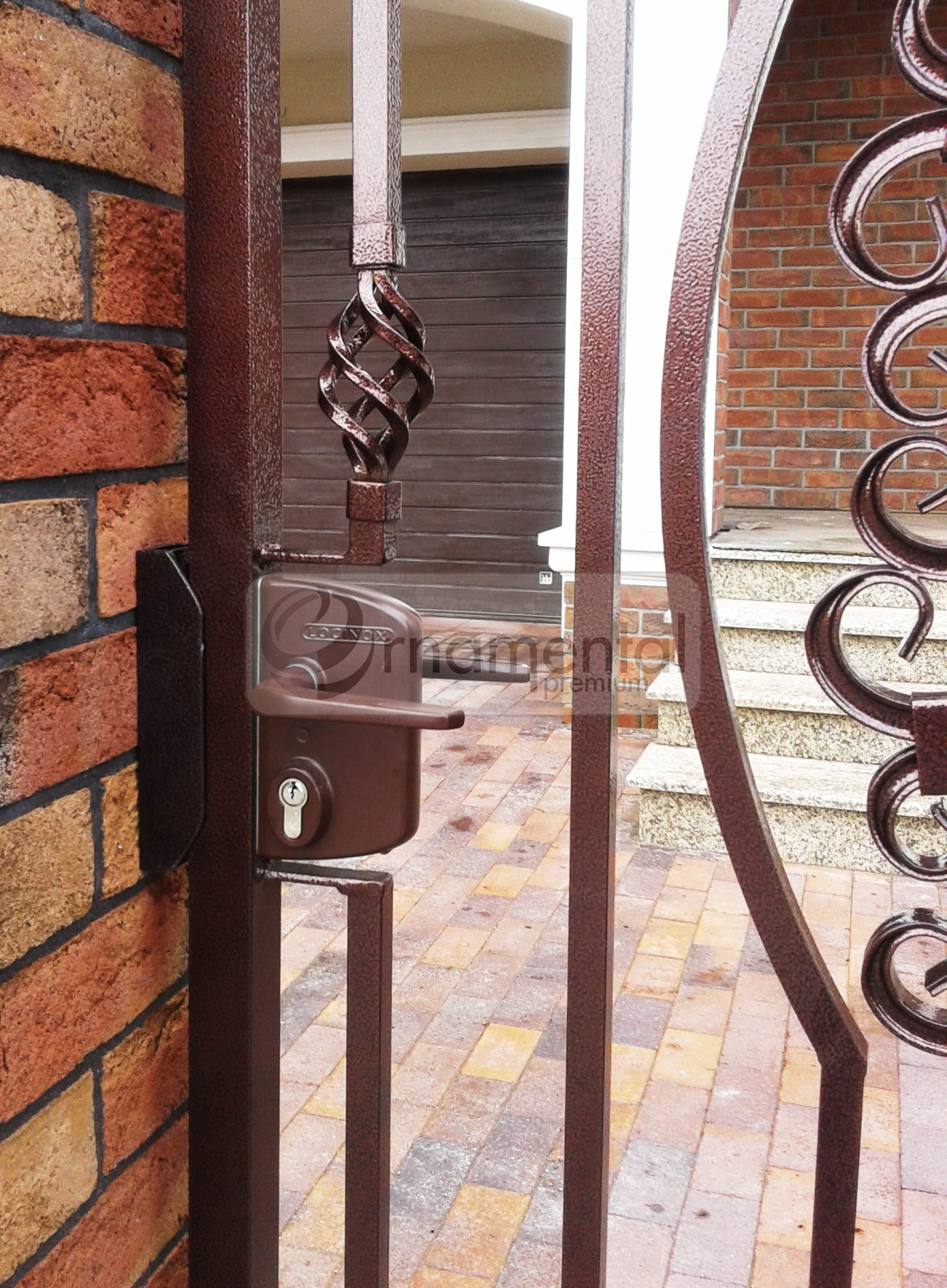 Ограждение в доме у моря