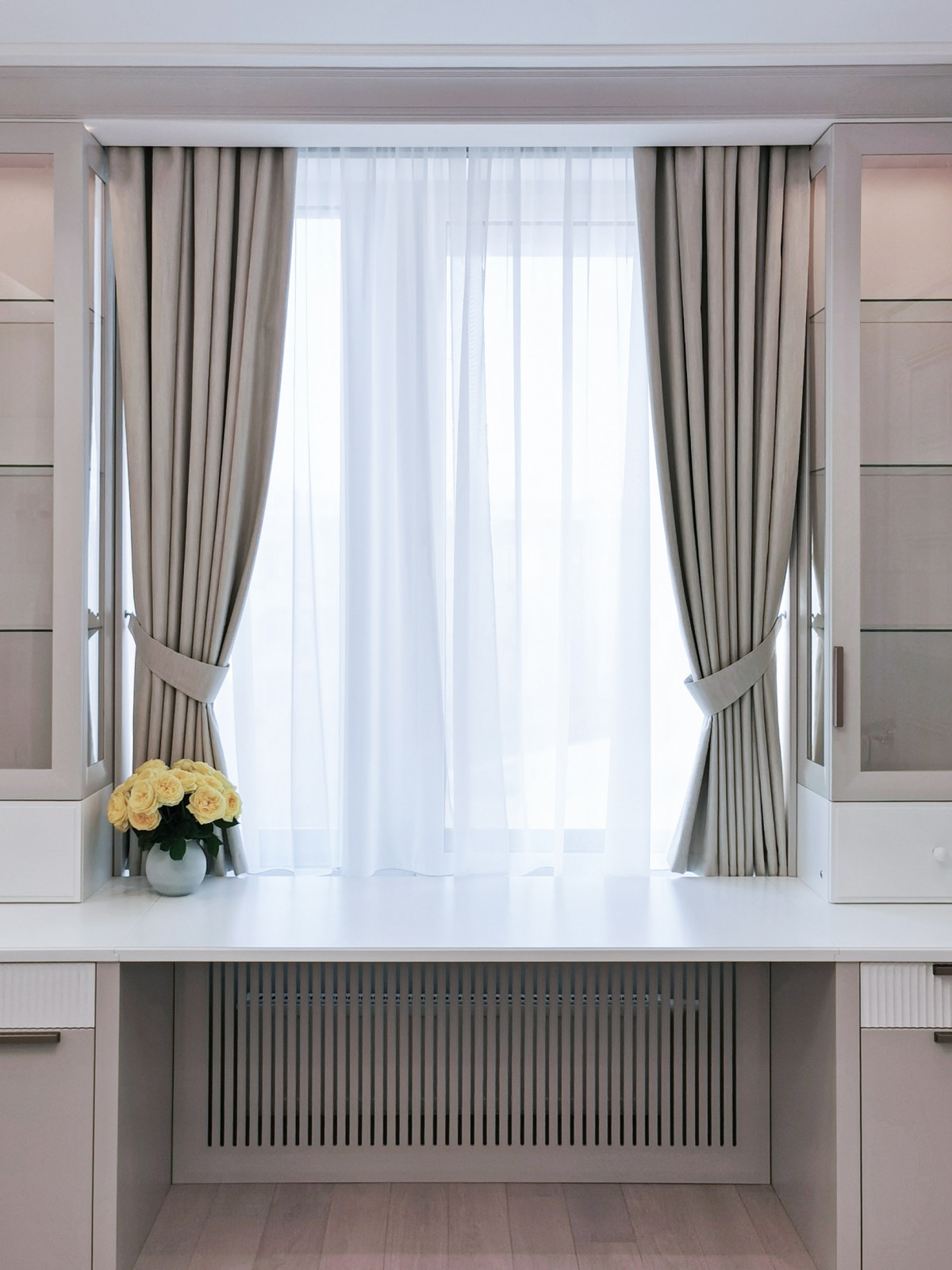 Волга. Рабочее место с туалетным столиком и системой хранения.