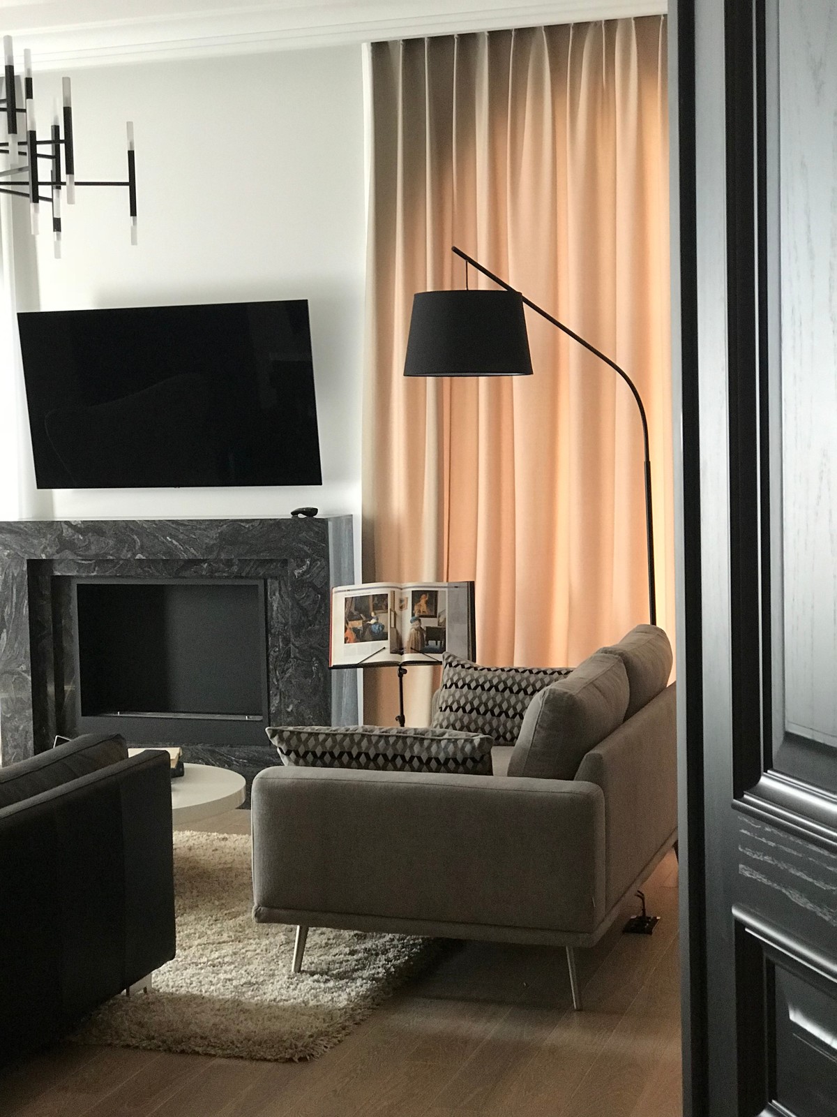 Обложка проекта: Мужской строгий интерьер