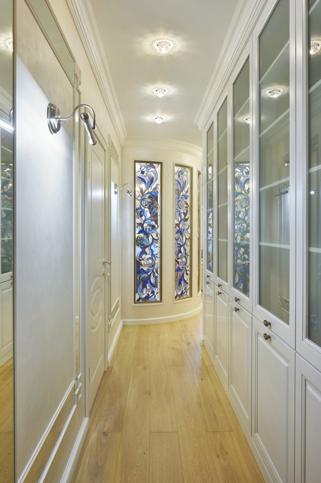 Классика в нейтральных оттенках с вкраплением "вкусных"акцентов.