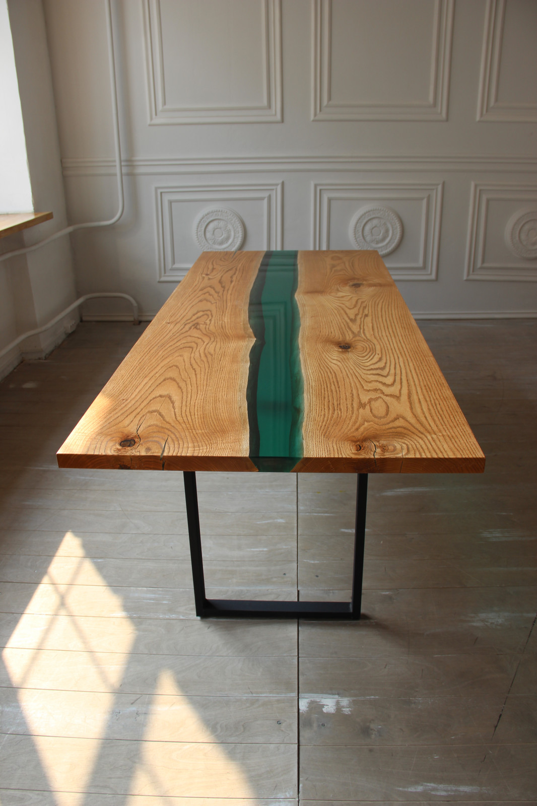 Стол-река с полимером