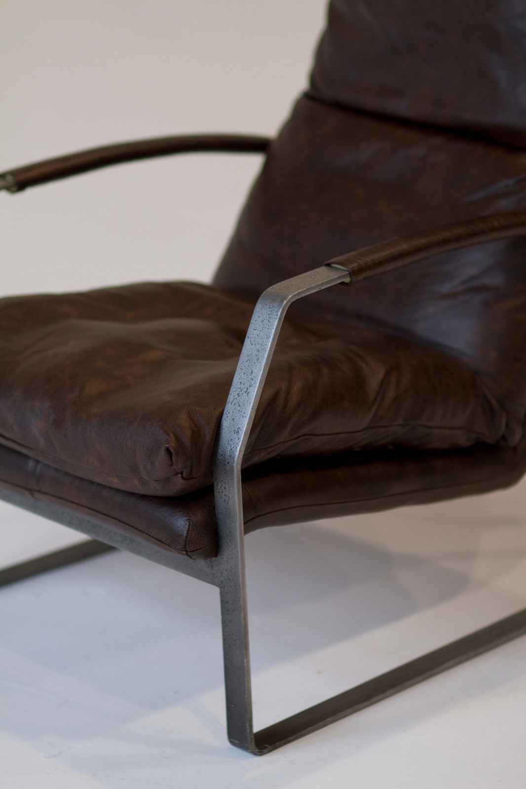 Обложка проекта: Кожаное кресло