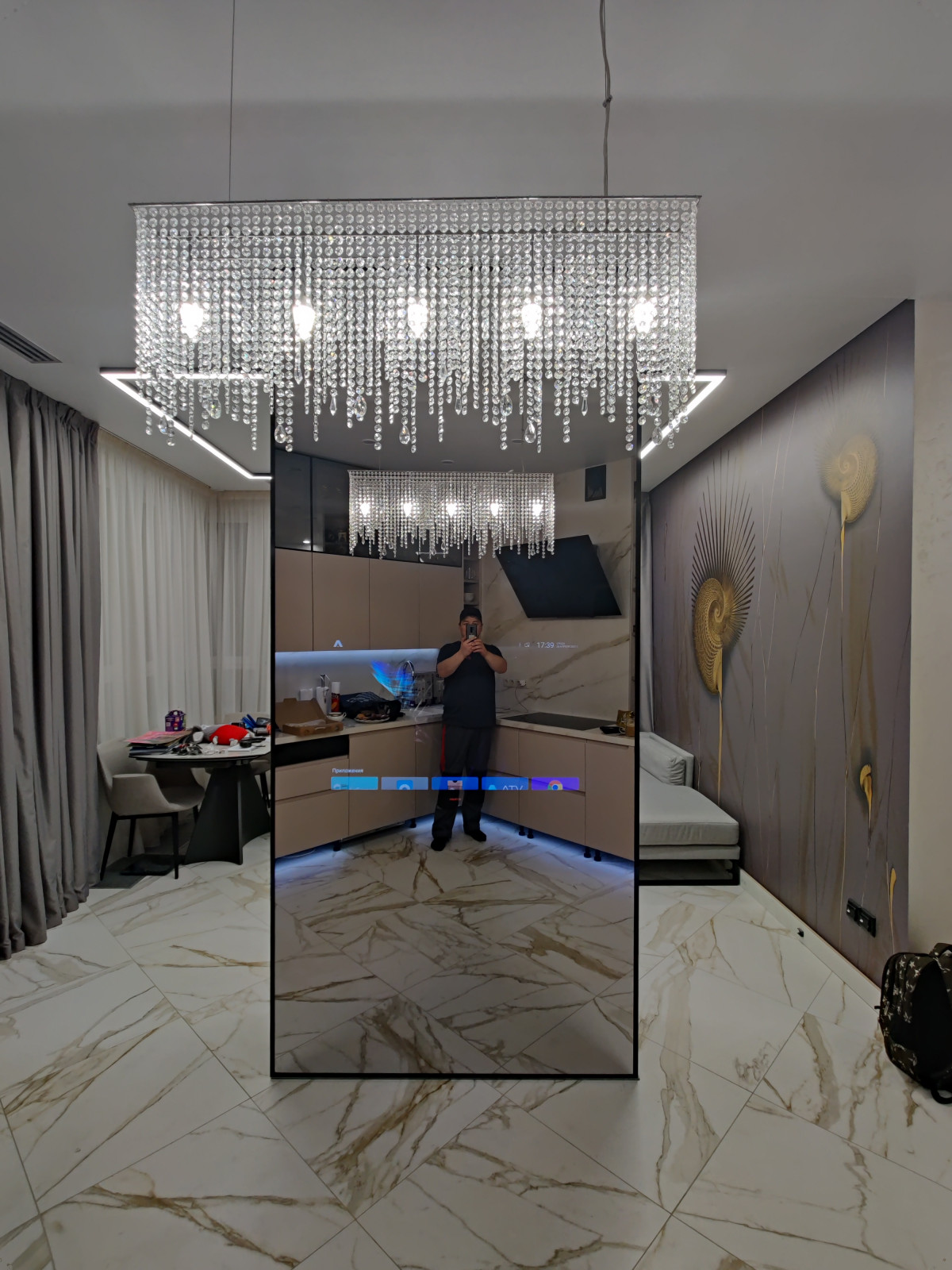 Обложка проекта: Зеркальная колонна SMARTSY MIRROR