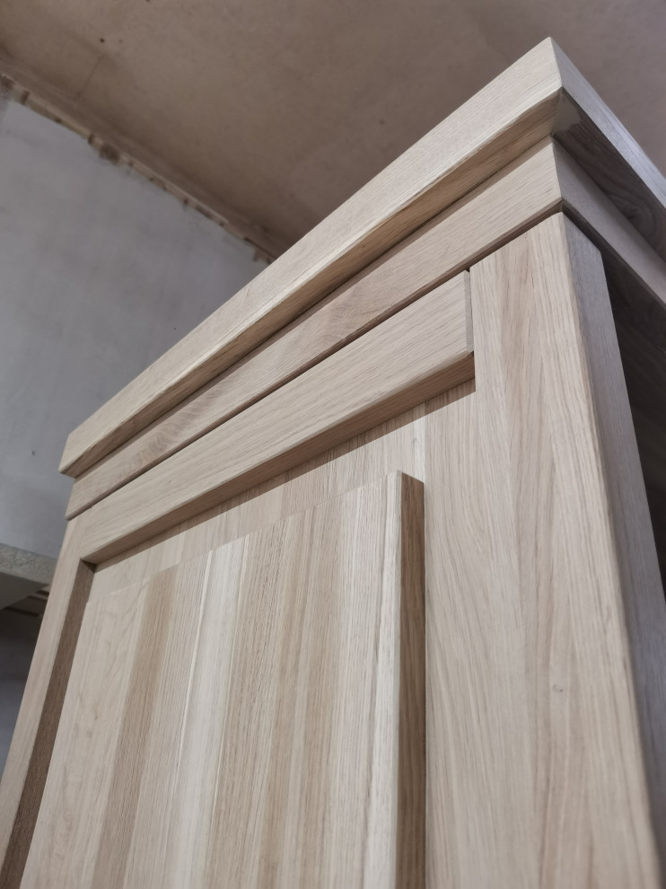 Обложка проекта: Гардероб из дуба тонированный маслом