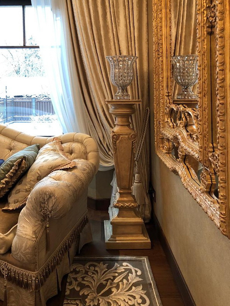 Обложка проекта: Классическая белая гостиная