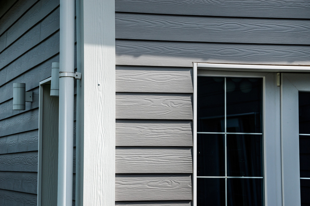 Одноэтажный серый дом