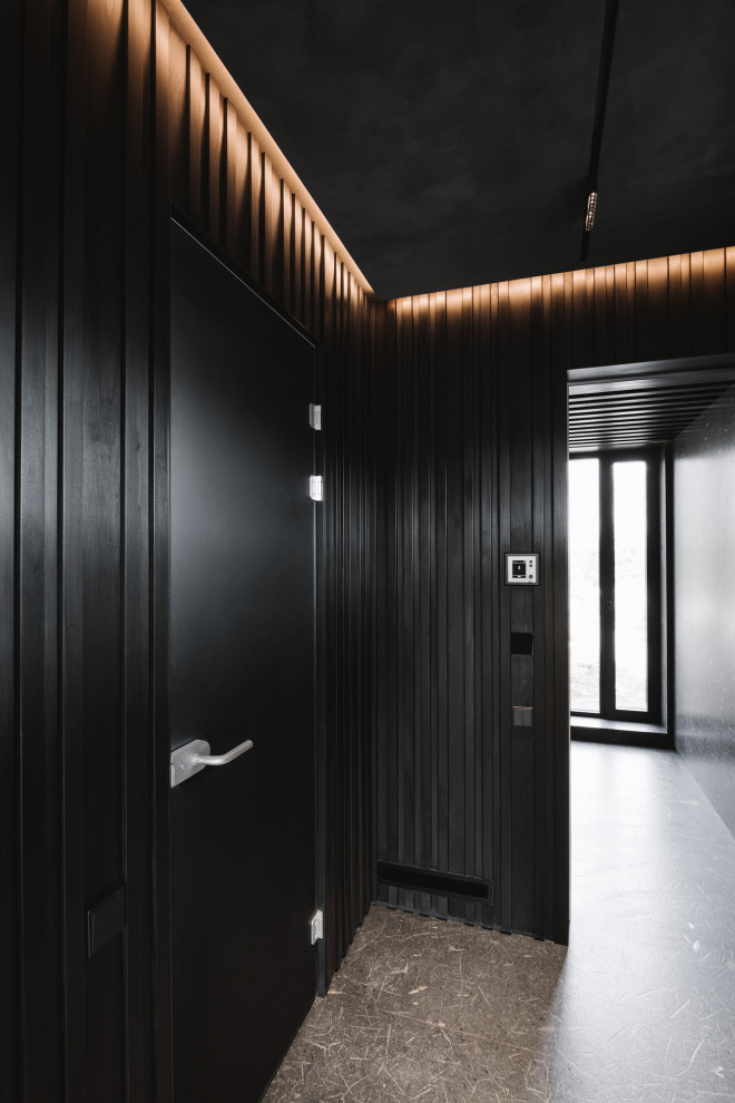 Коридор банного дома из тонированной липы