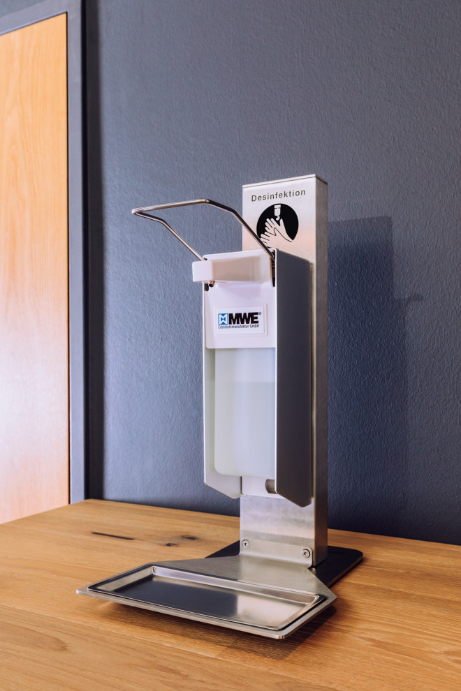 Диспенсер для антисептика, напольный. Материалы: латунь и нержавеющая сталь!