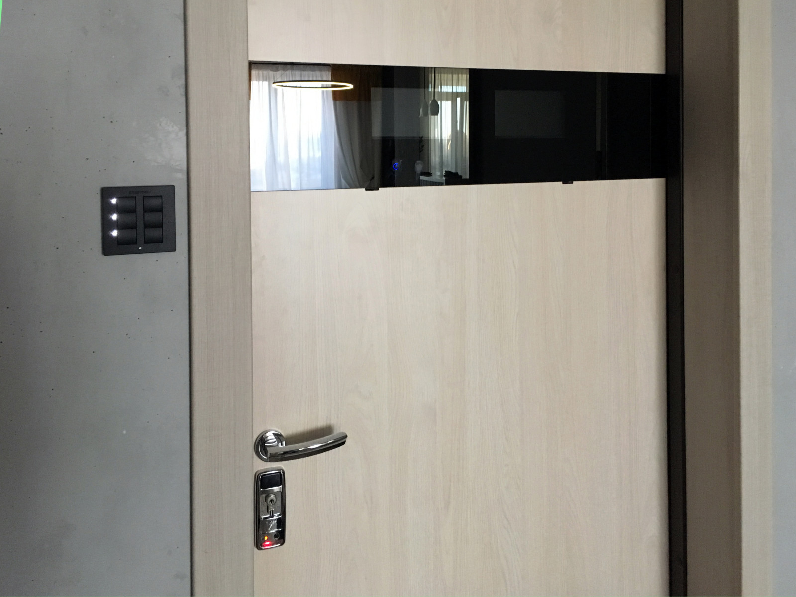 Панель управления освещением Crestron