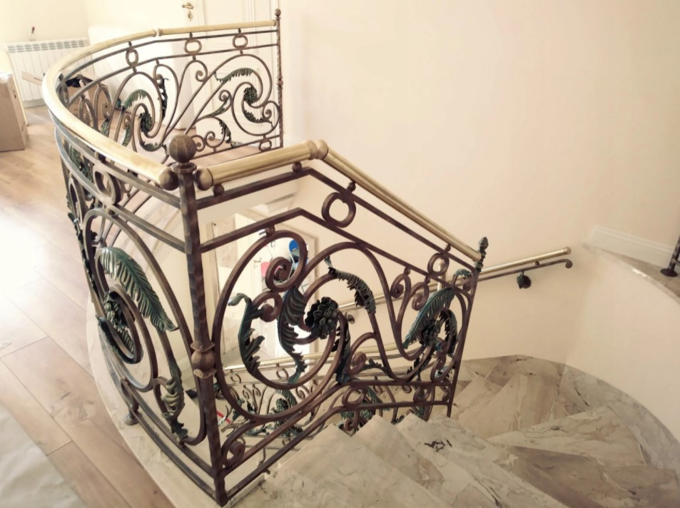 Кованые перила с бронзовым патинированием