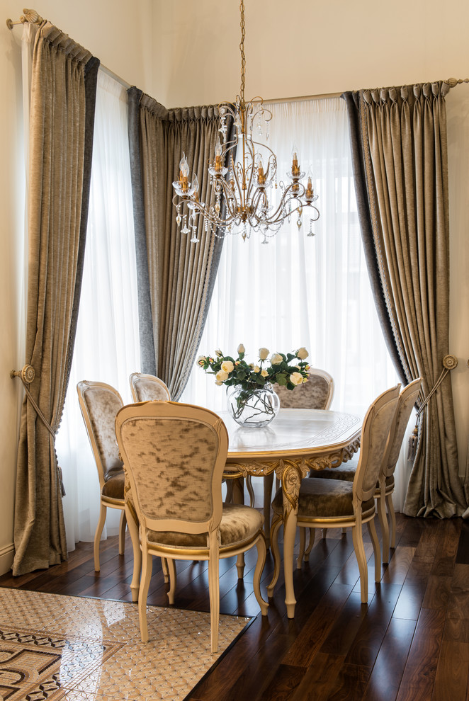 Зона стола в кухне