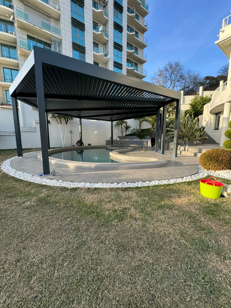 стационарная пергола с поворотными ламелиями