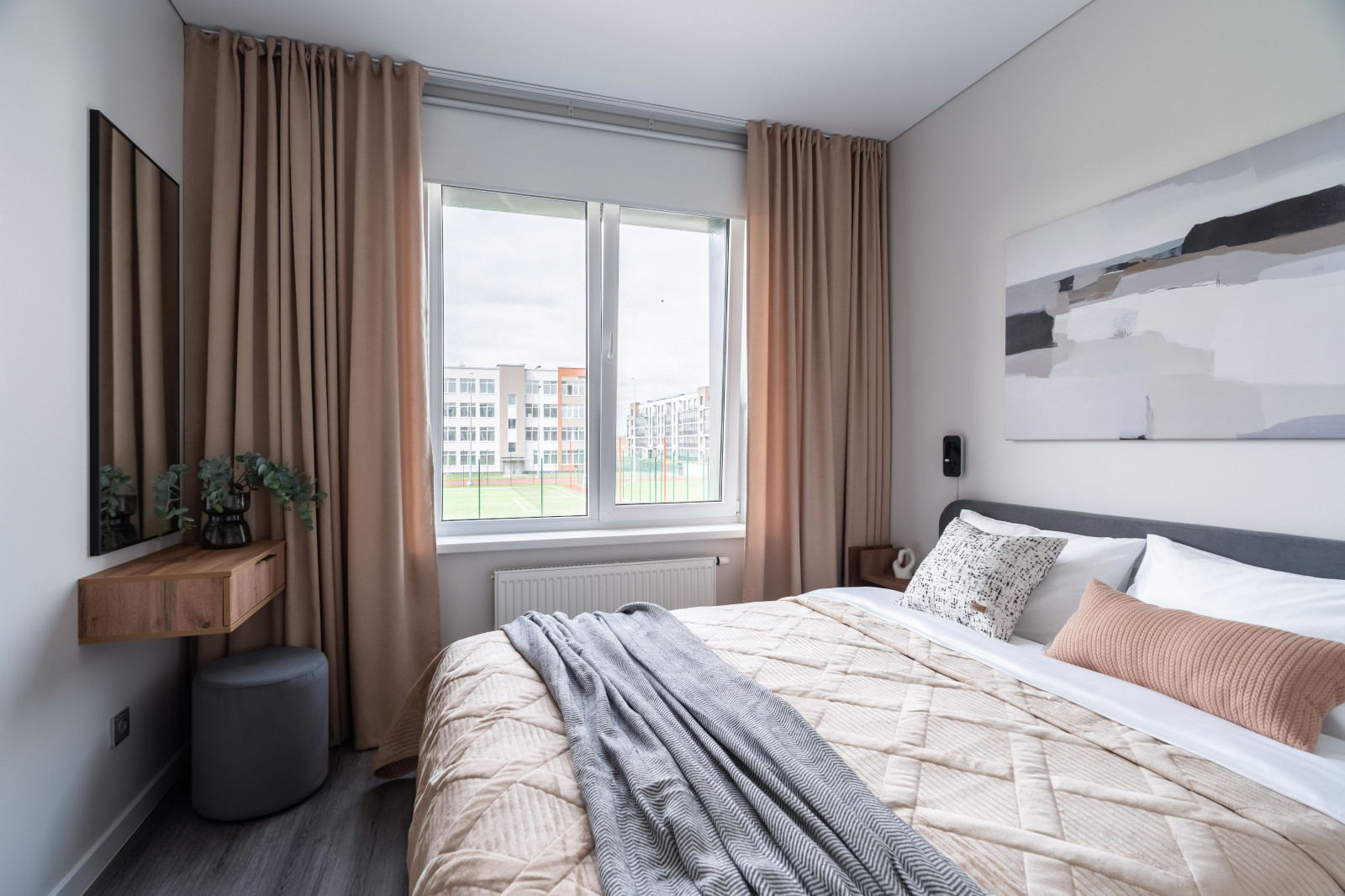 Парадный ансамбль, 2евро, 32м2