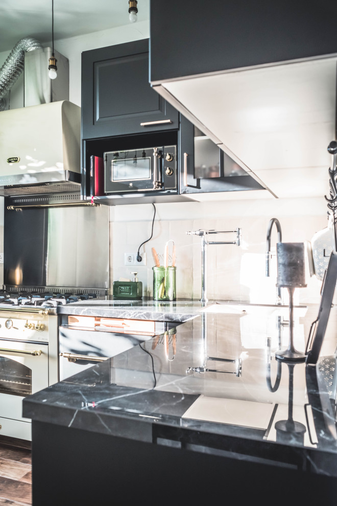 Небольшая стильная кухня в Москве, проект салона Kitchen Concept