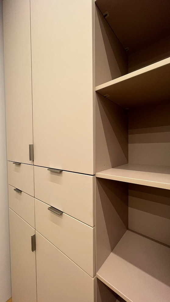 Распашные шкафы