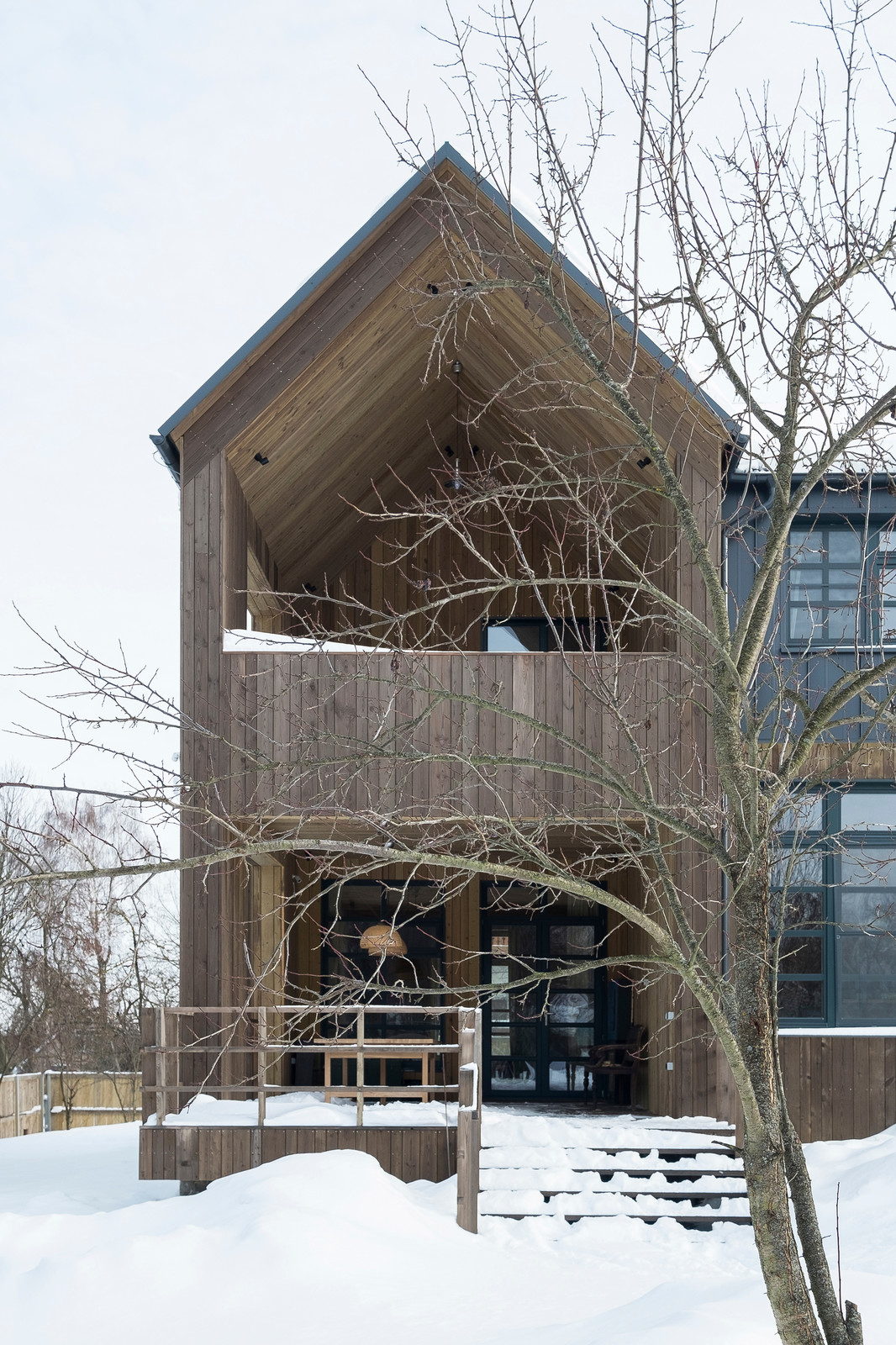 Вопрос: Как (и чем) покрасить деревянный дом снаружи