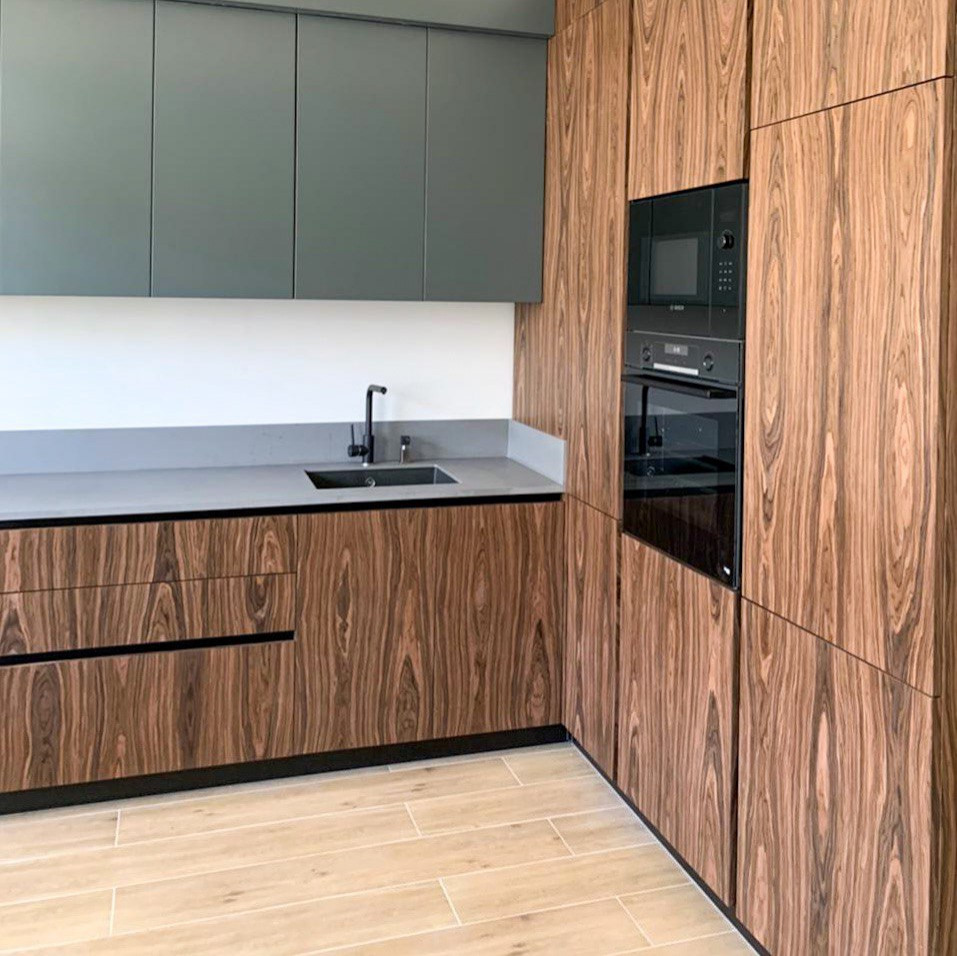 Современная кухня из шпона Палисандр