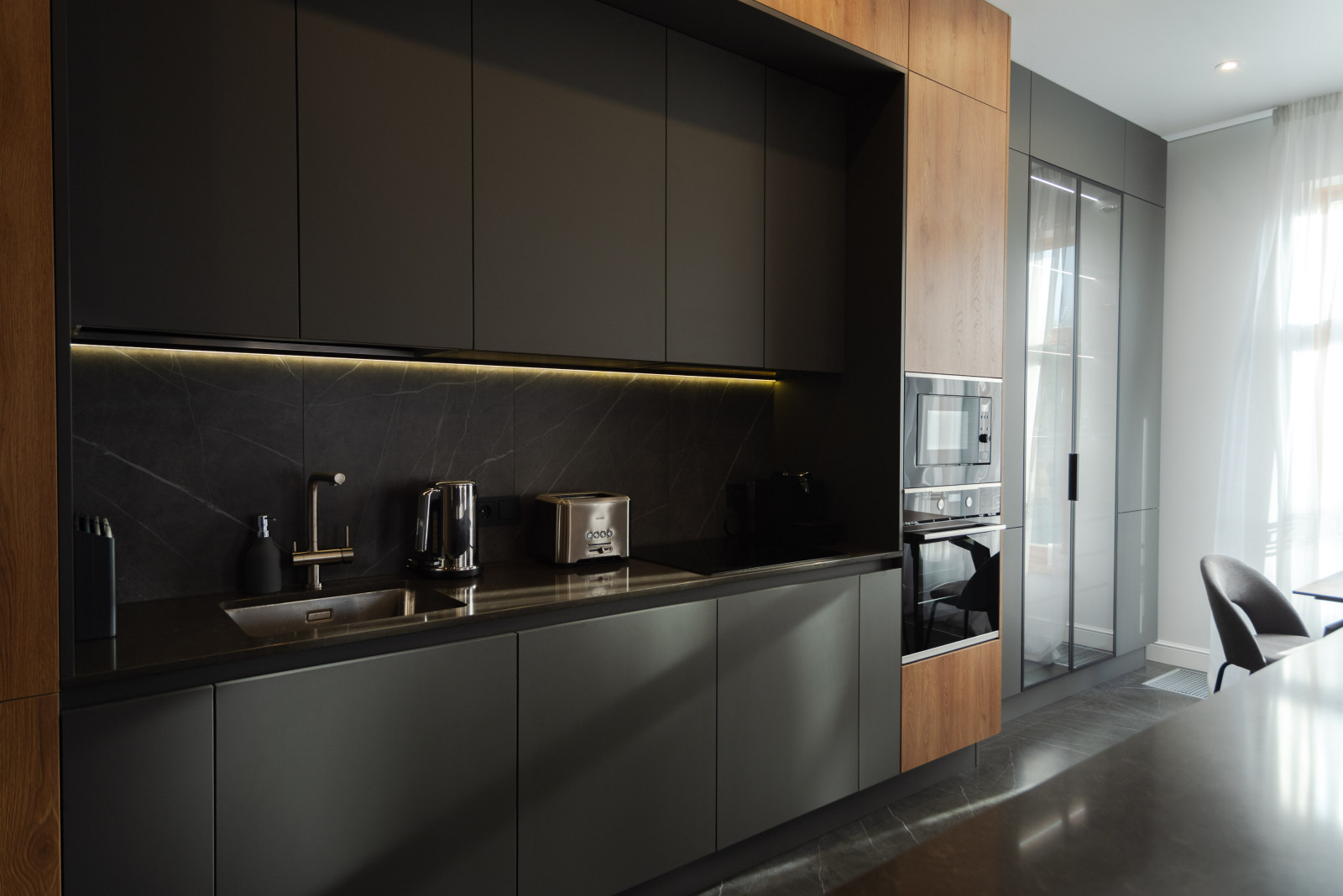 Просторная квартира в серых цветах