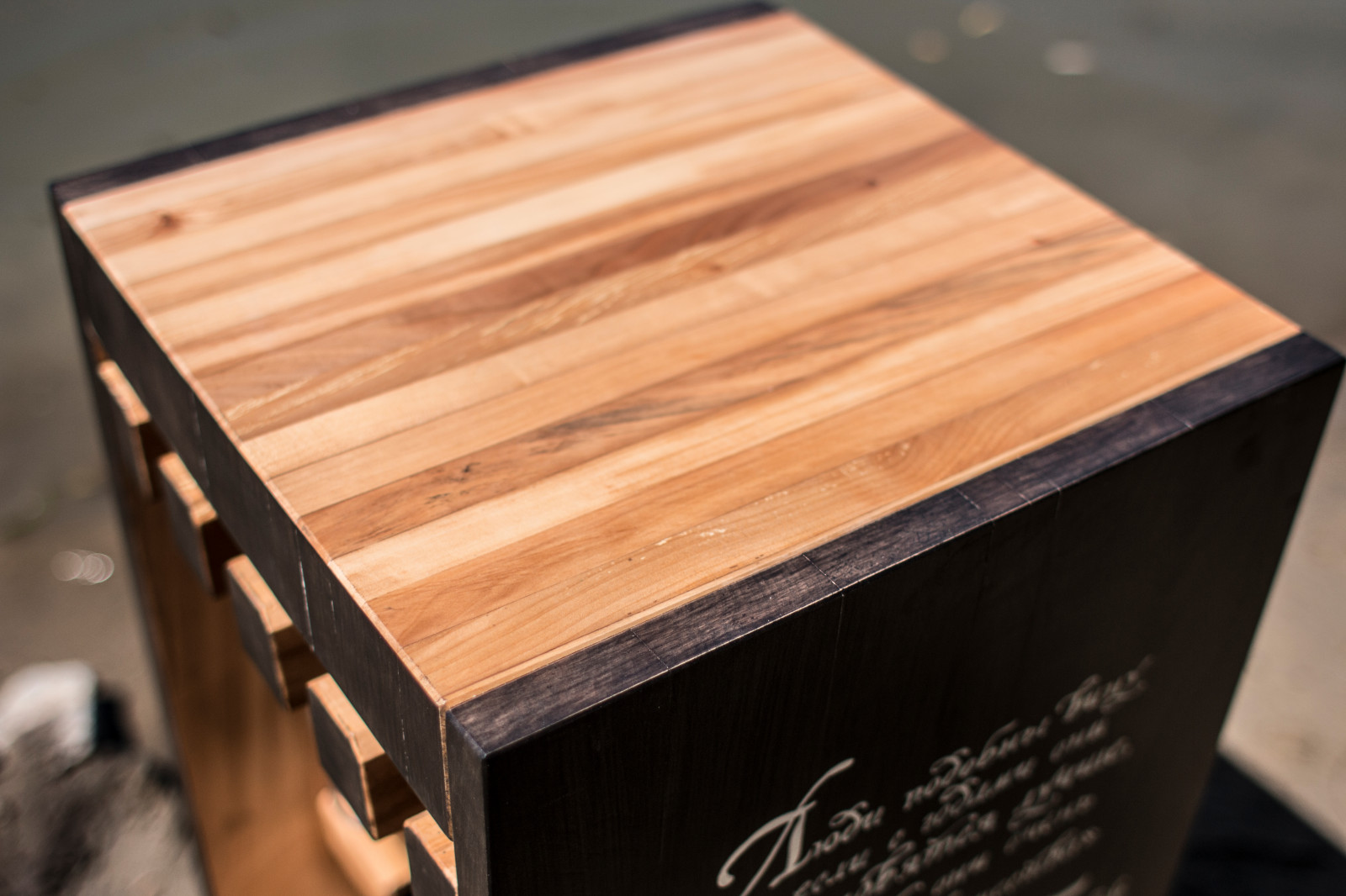 Обложка проекта: Мини бар с ручной росписью.