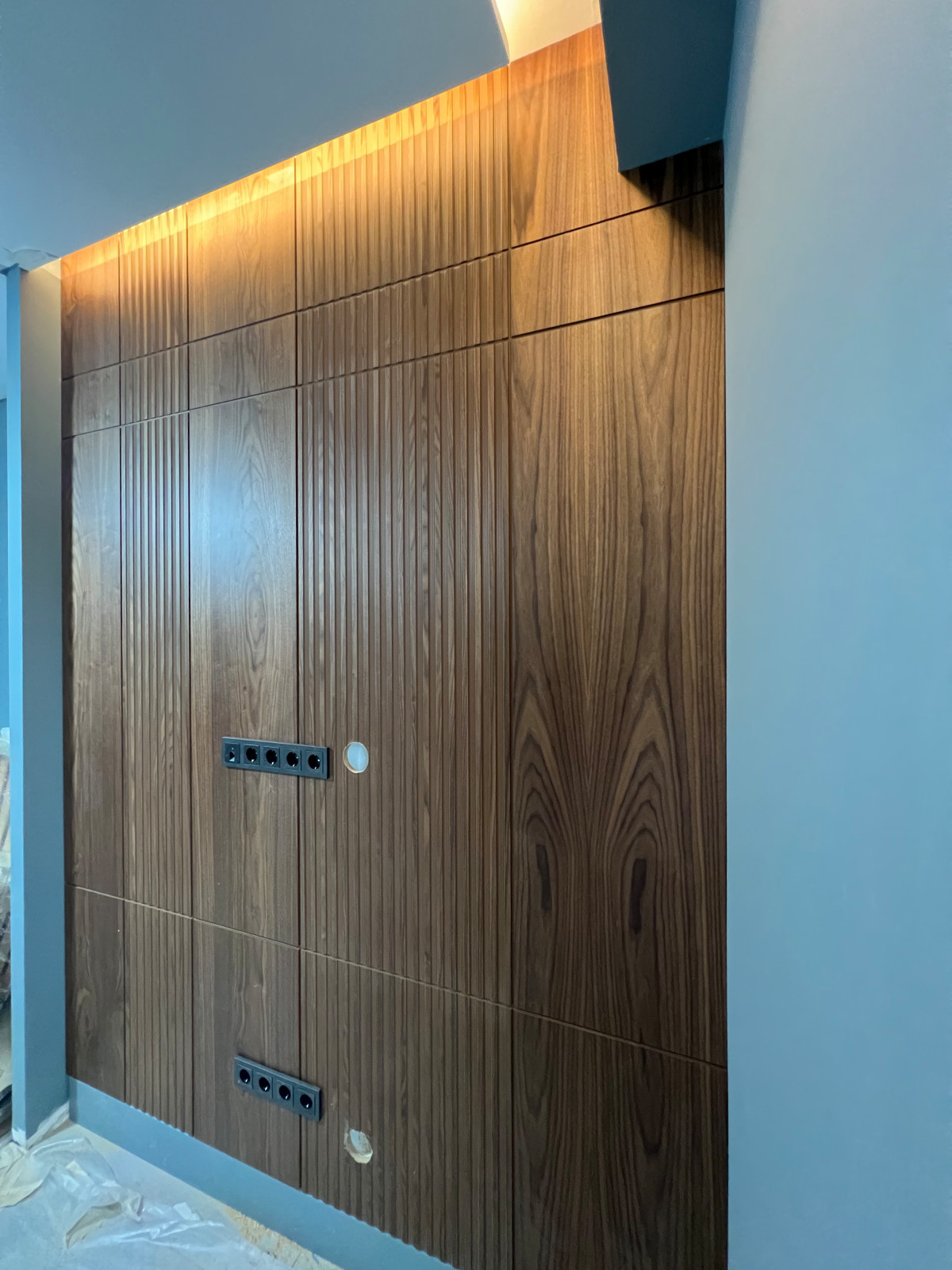 Обложка проекта: Панелирование спальни