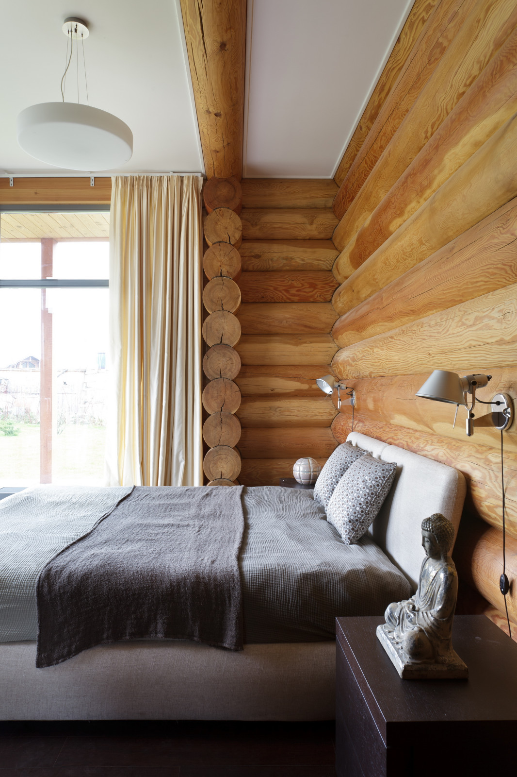 Интерьер деревянного жилого дома